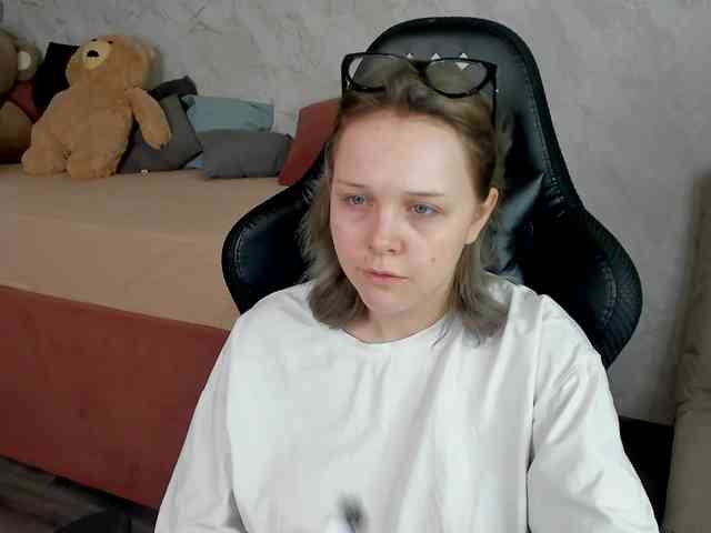 MaryShiota webcam