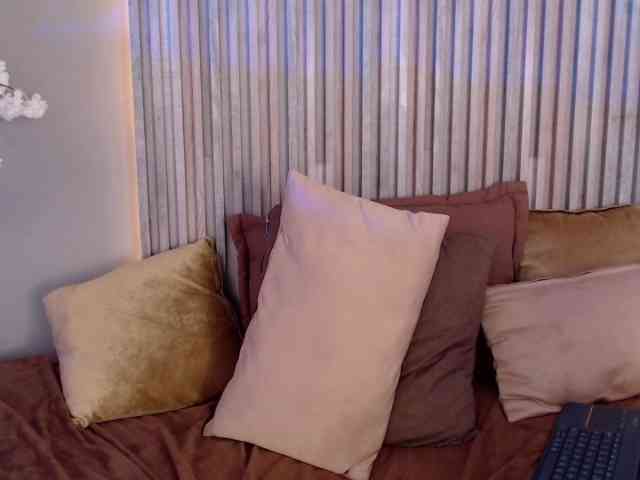 Dreamy-girl webcam