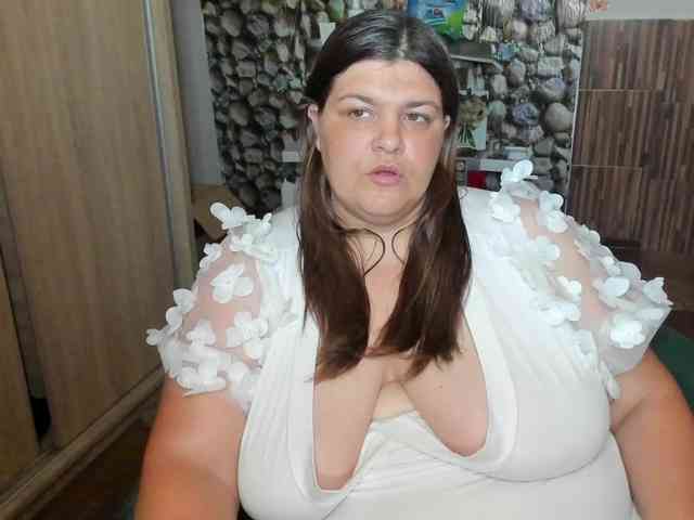 Ionysexylips69 webcam