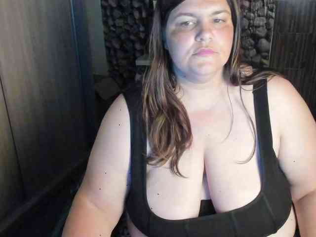 Ionysexylips69 webcam