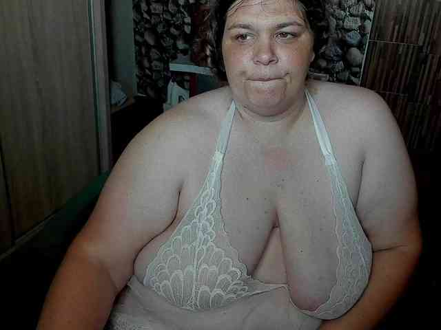 Ionysexylips69 webcam