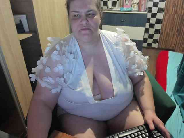 Ionysexylips69 webcam