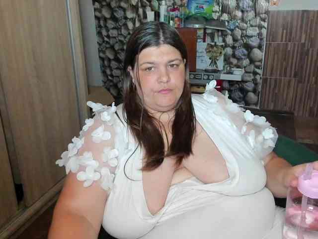 Ionysexylips69 webcam