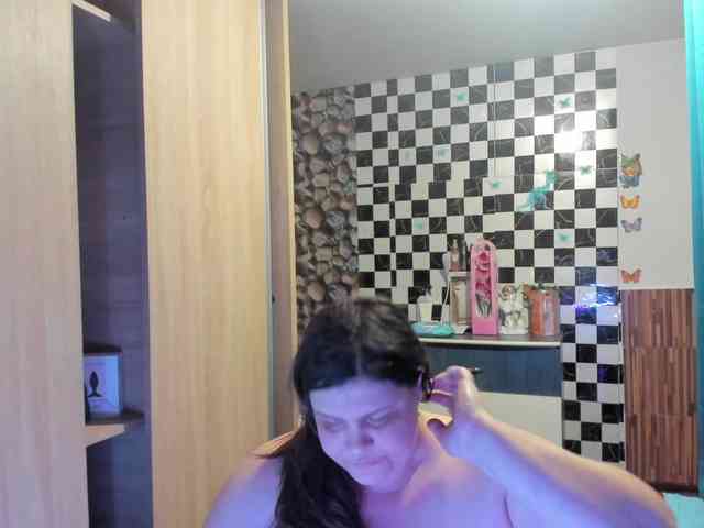 Ionysexylips69 webcam