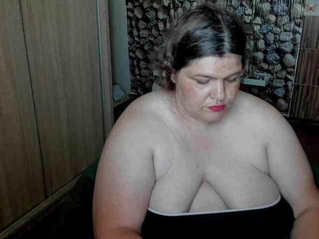 Ionysexylips69 webcam