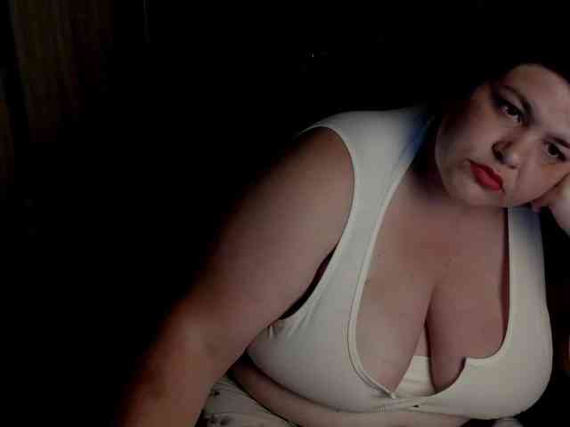Ionysexylips69 webcam