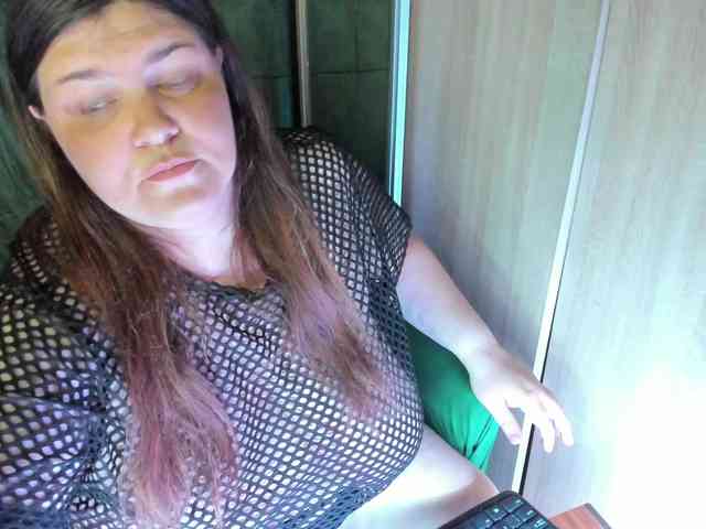 Ionysexylips69 webcam