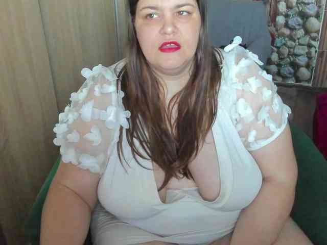 Ionysexylips69 webcam