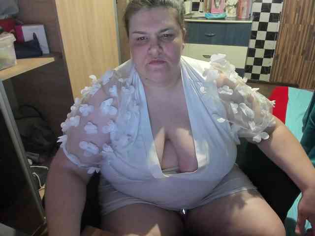 Ionysexylips69 webcam