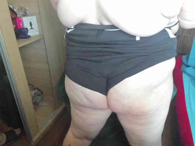 Ionysexylips69 webcam