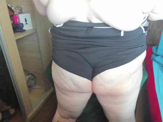 Ionysexylips69 webcam