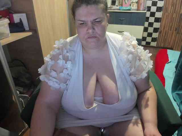 Ionysexylips69 webcam