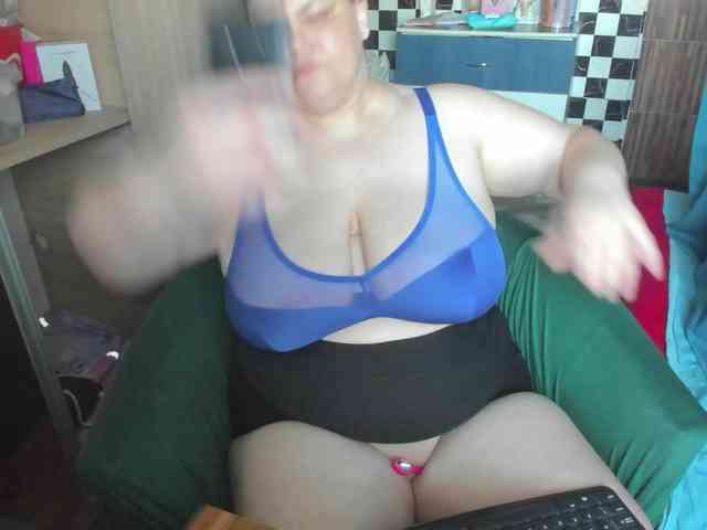 Ionysexylips69 webcam