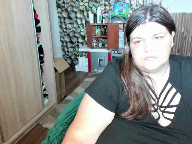 Ionysexylips69 webcam