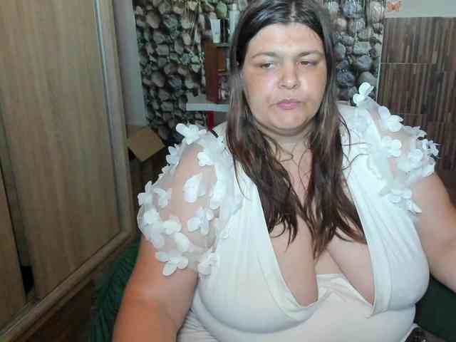 Ionysexylips69 webcam
