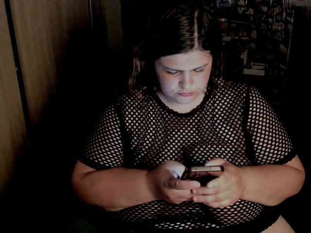 Ionysexylips69 webcam