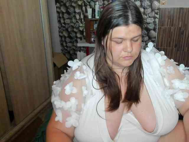 Ionysexylips69 webcam