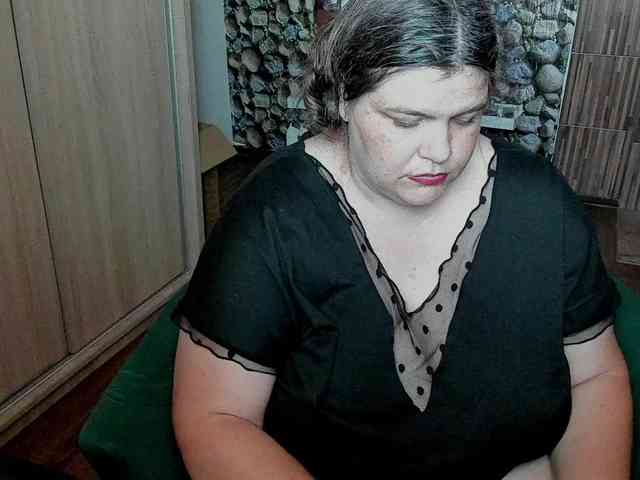 Ionysexylips69 webcam