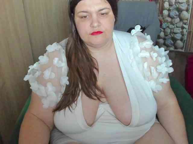 Ionysexylips69 webcam