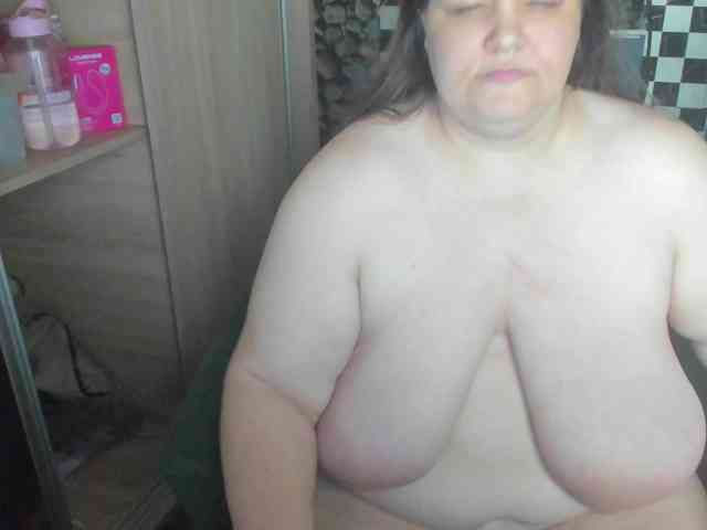Ionysexylips69 webcam
