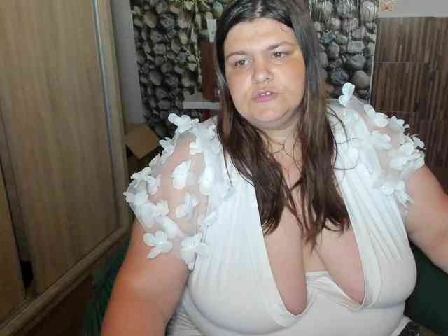 Ionysexylips69 webcam