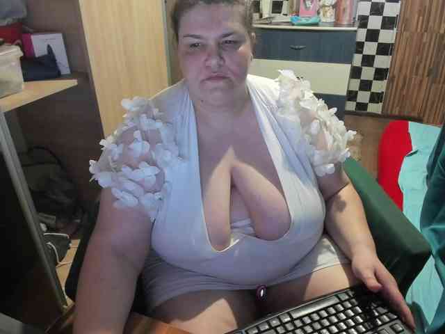 Ionysexylips69 webcam