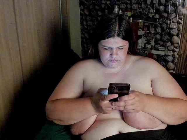 Ionysexylips69 webcam