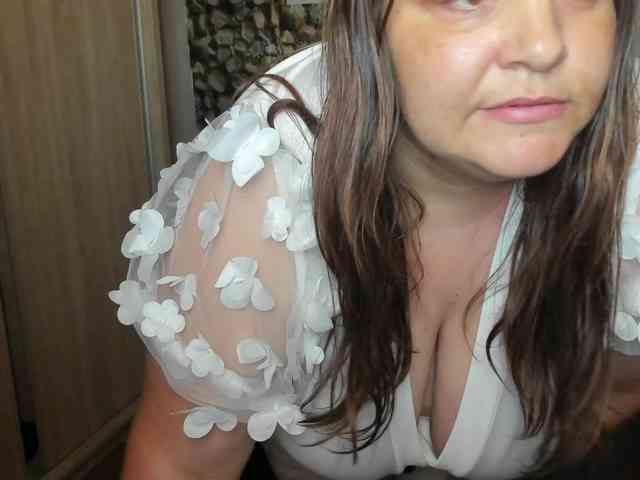 Ionysexylips69 webcam