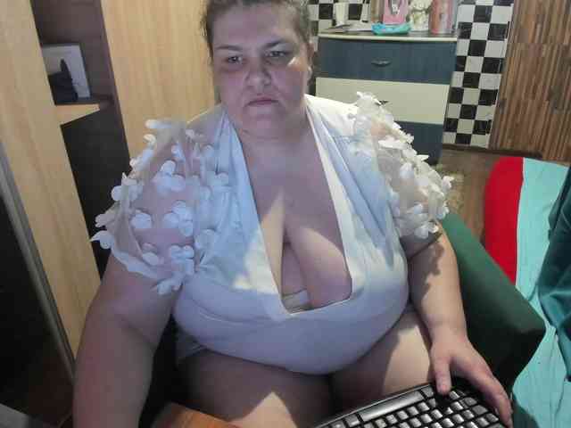 Ionysexylips69 webcam