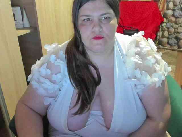 Ionysexylips69 webcam