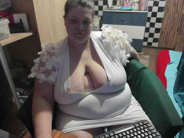 Ionysexylips69 webcam