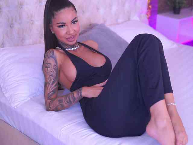 KiaraMoreno webcam