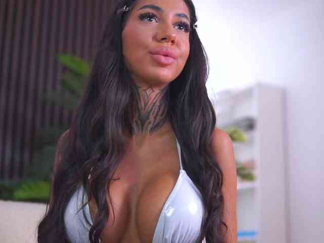KiaraMoreno webcam