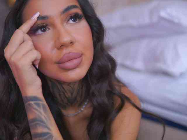 KiaraMoreno webcam