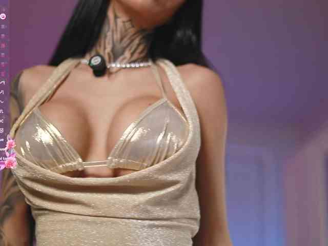 KiaraMoreno webcam