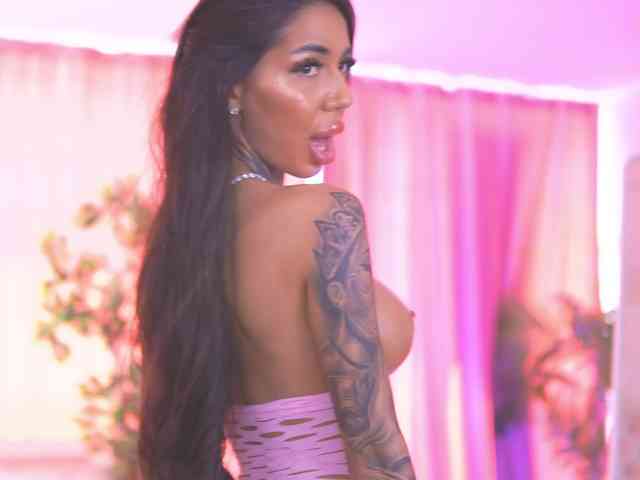 KiaraMoreno webcam