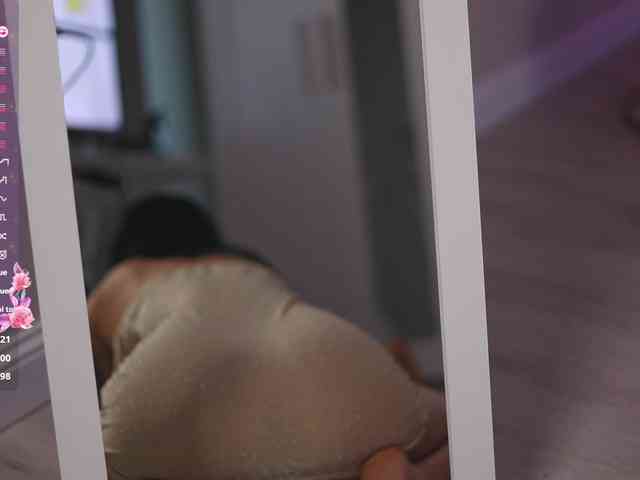 KiaraMoreno webcam