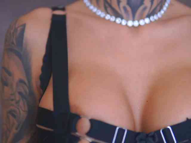 KiaraMoreno webcam