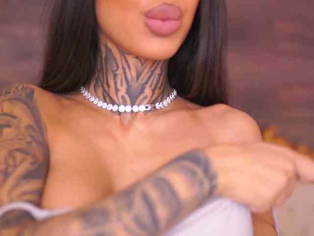 KiaraMoreno webcam