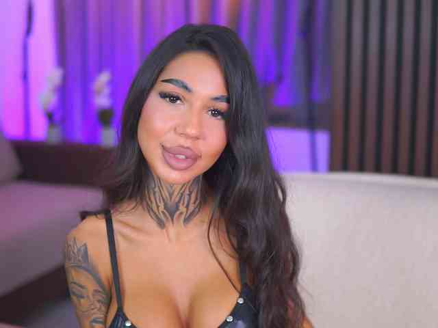 KiaraMoreno webcam
