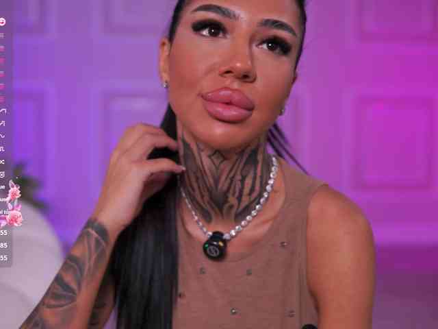 KiaraMoreno webcam