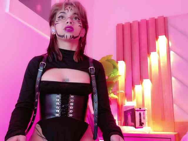 Group chat for 20 39 tokens, Full privates for 30 59 tokens, Privates for 6..., Un Cams Com 4