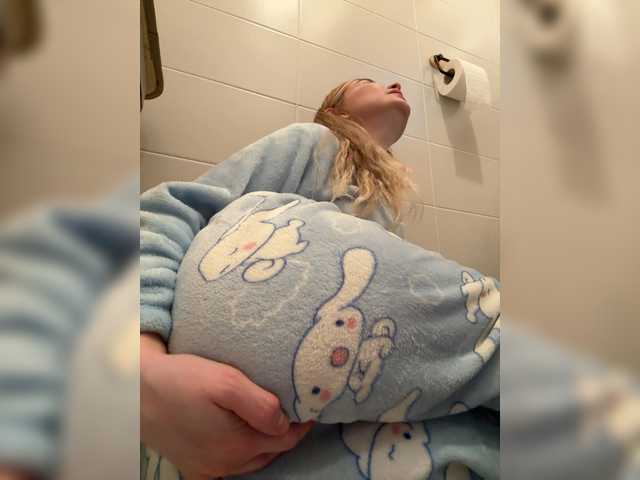 MeowMia's BongaCams profile