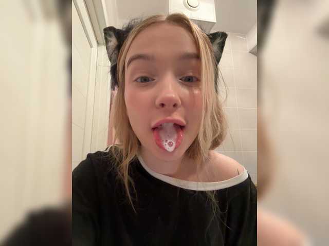 MeowMia's BongaCams profile