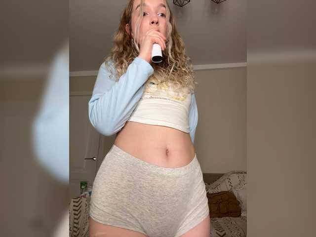 MeowMia live cam profile