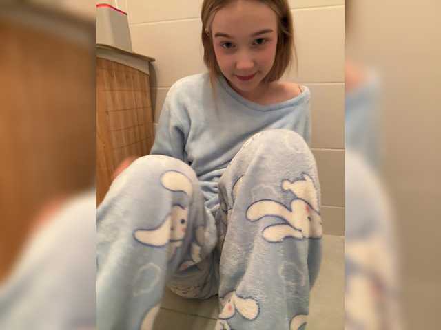 MeowMia's BongaCams show and profile