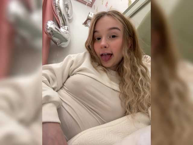 MeowMia's BongaCams profile