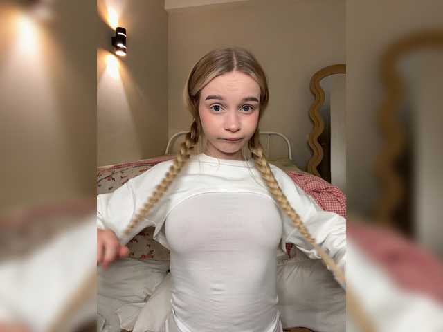 MeowMia's BongaCams show and profile