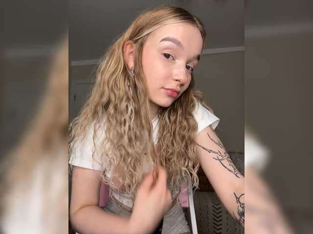 MeowMia's BongaCams show and profile