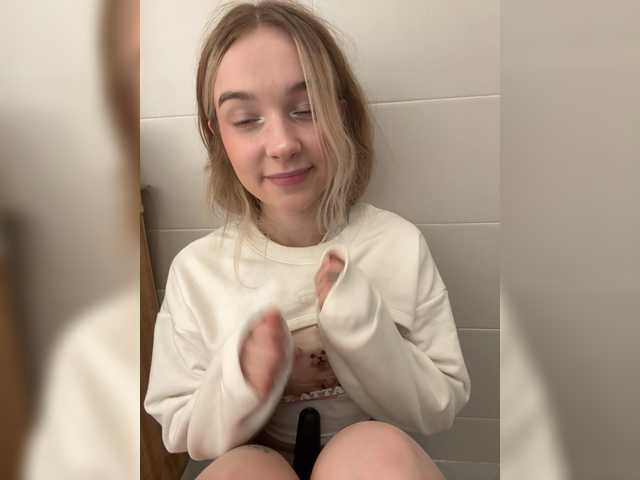 MeowMia's BongaCams show and profile